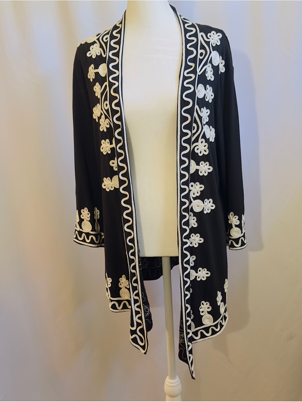 Lauren Mitchel Black Embroidered Open Front Cardigan with Cream Trim Size L NWT